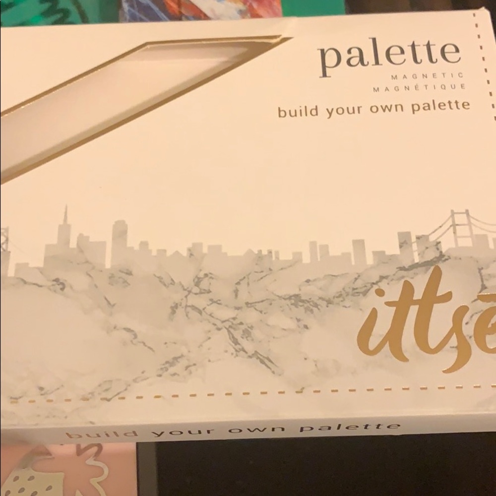 Ittsē van ness eyeshadow quad